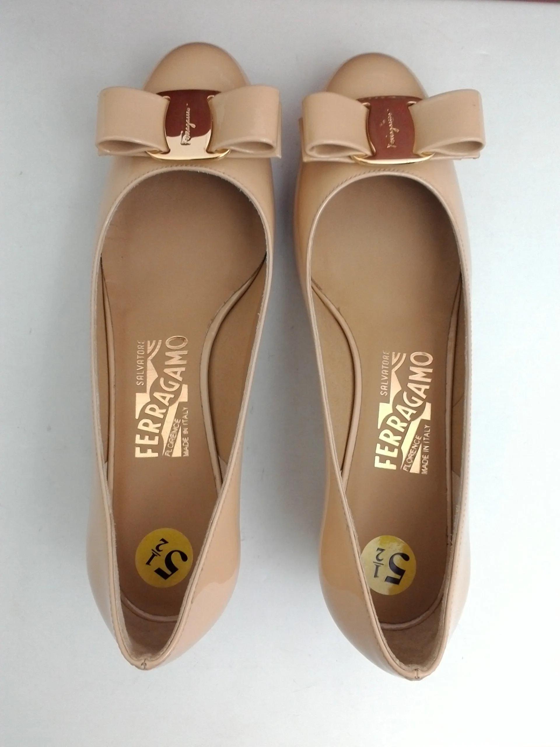 Salvatore Ferragamo Women's Vara New Bisque Naplakcalf Heels Size 5.5 B